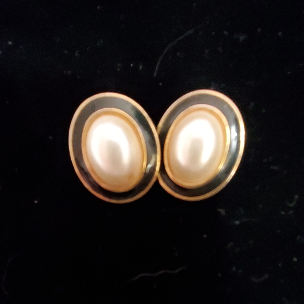 Cultured Pearl Earrings